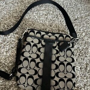 Women’s crossbody purse.